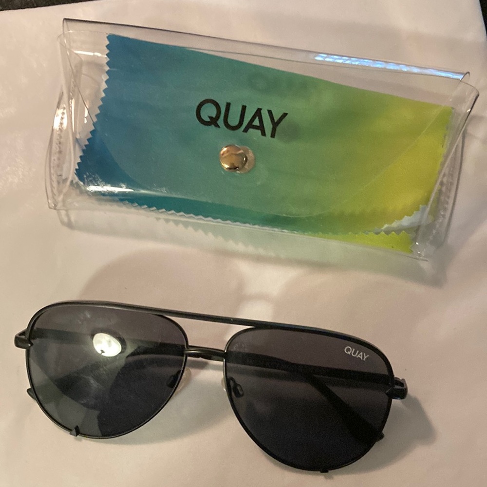 NWOT Quay aviator sunglasses
